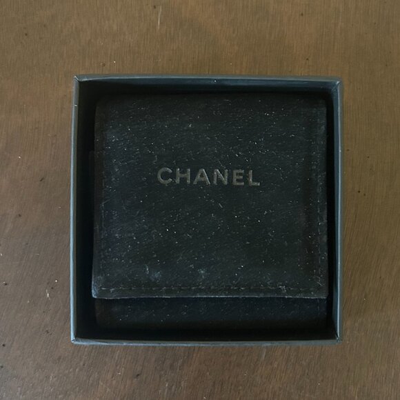 Chanel Pearl Matte Gold Tone CC Logo Brooch - Picture 3 of 11